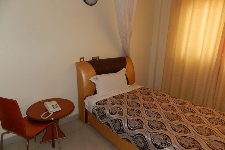 Room 6 of 26