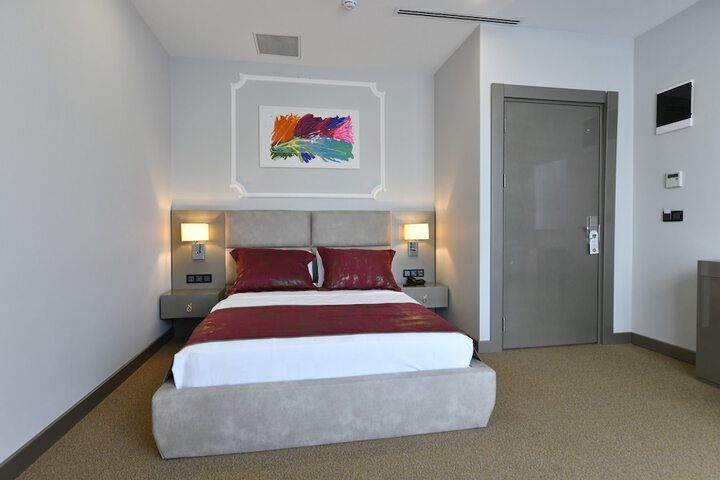 Room 22 of 102