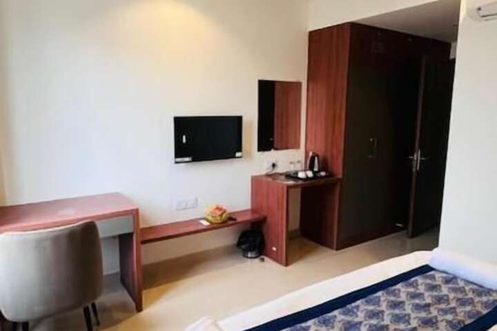 Room 3 of 6