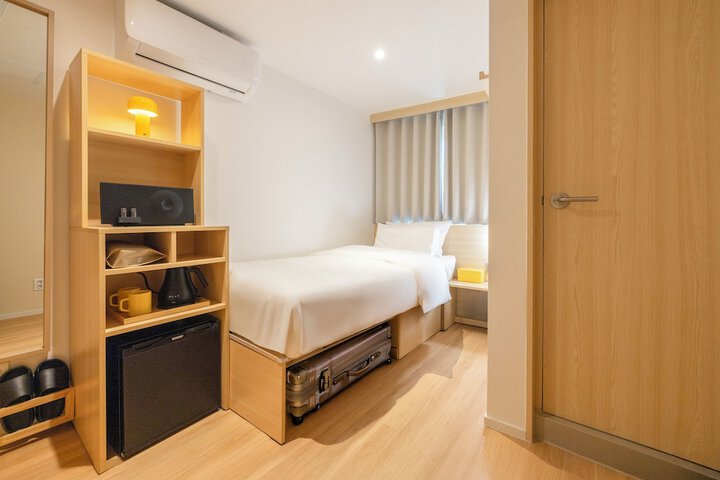 Room 2 of 152