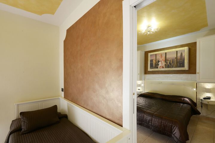 Room 10 of 43