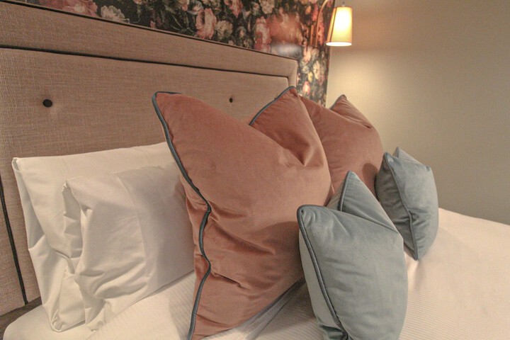 Room 14 of 136