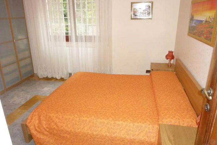 Room 2 of 11