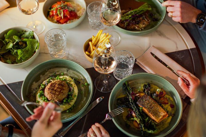 Dining 54 of 62