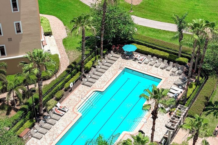 Exercise/lap pool
