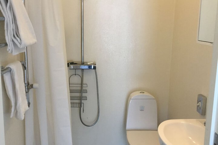 Room 10 of 33