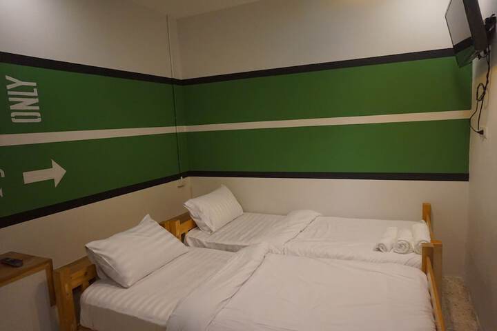 Room 3 of 52