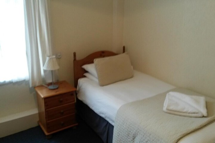 Room 9 of 28