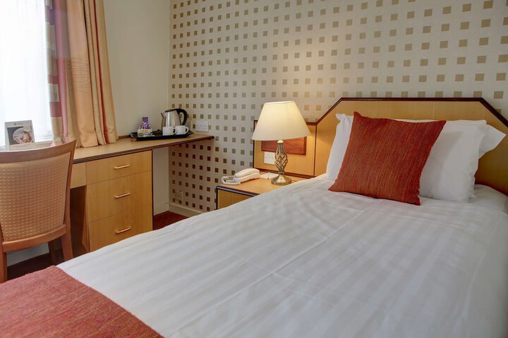 Room 13 of 81