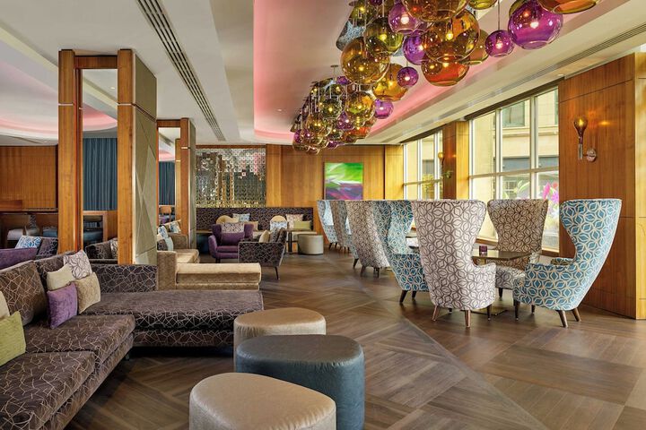 Lounge 70 of 90