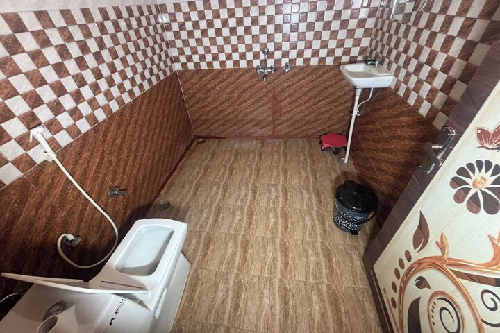 Room 23 of 73