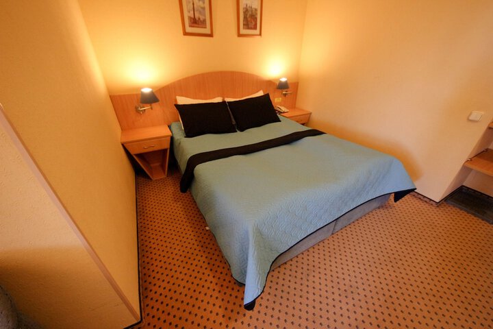 Room 28 of 72