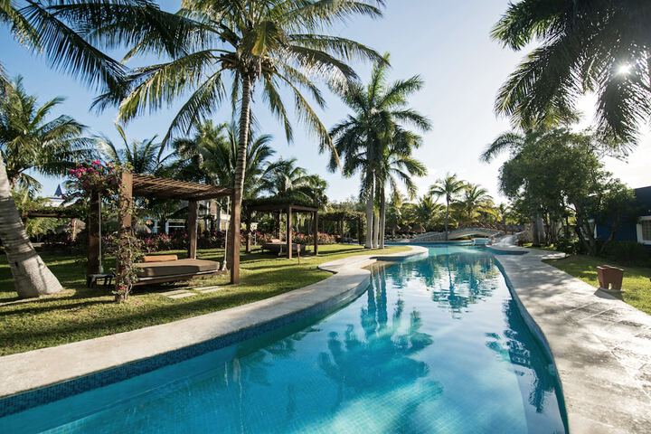 Hotel with Pool
