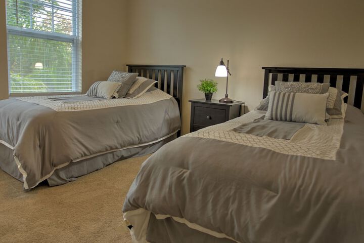 Room 6 of 12