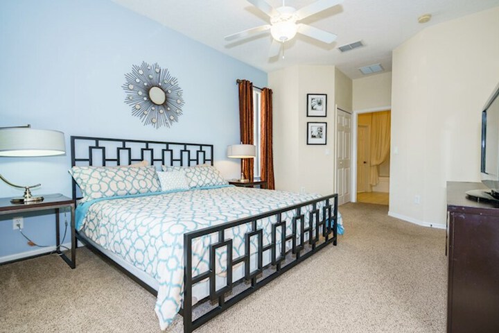 Room 14 of 28