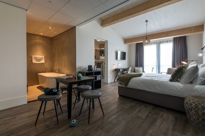 Room 28 of 106