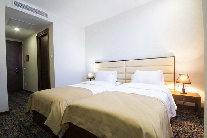 Room 42 of 72