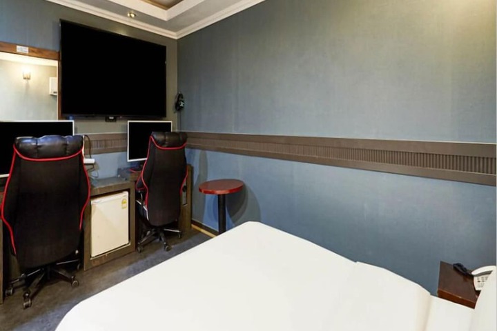 Room 11 of 44