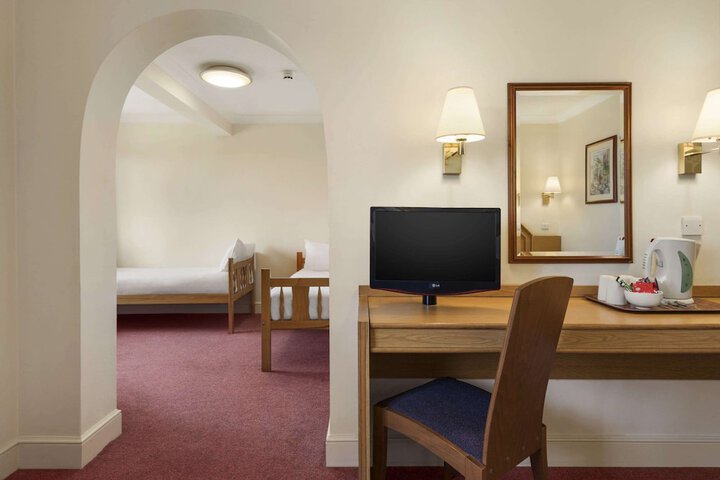 Room 14 of 19