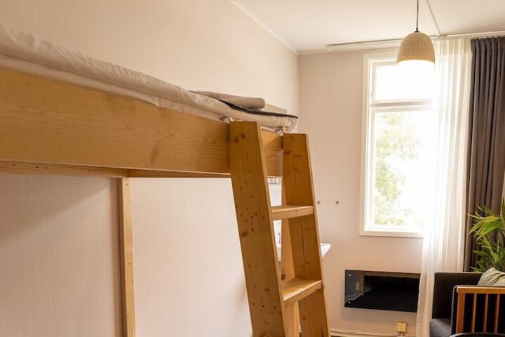 Room 15 of 37