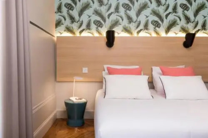 Room 2 of 8