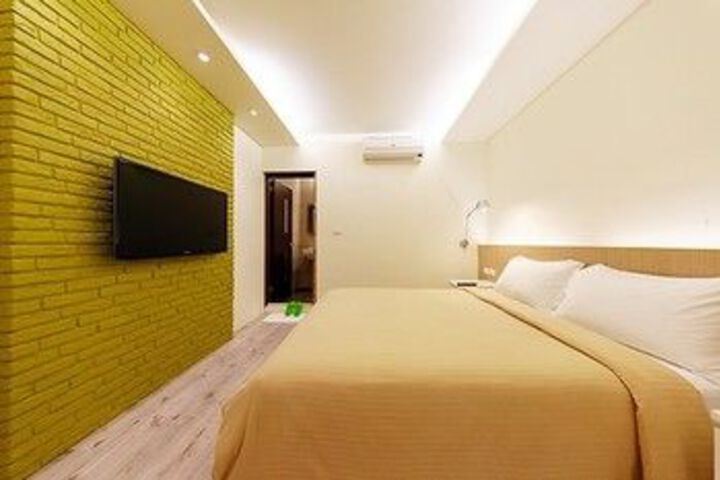 Room 10 of 25