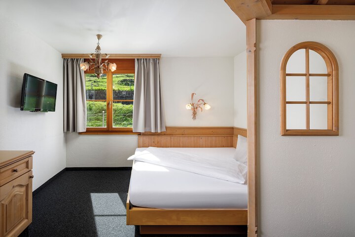 Room 10 of 38