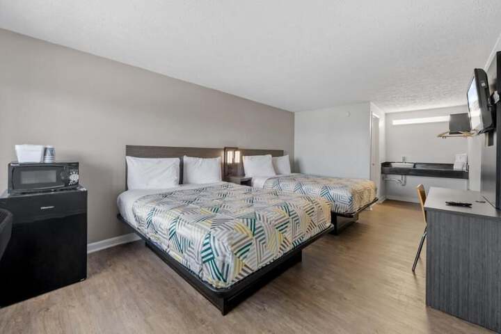 Executive Queen Bed (1 of 3)