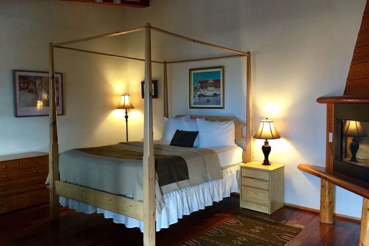 Room 4 of 82