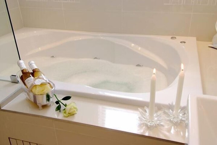Jetted tub