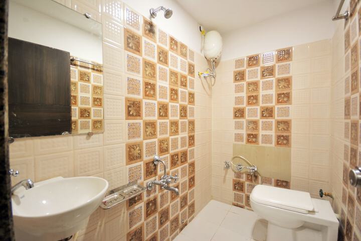Room 5 of 7