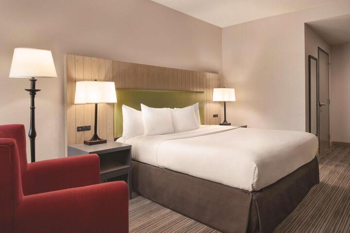 1 King Bed (14 of 19)