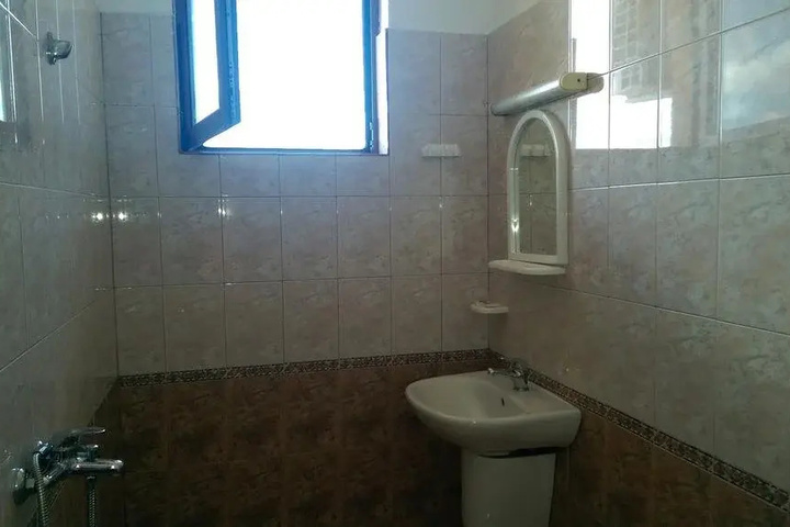 Room 10 of 17