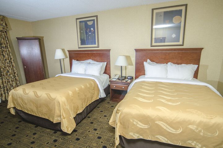 Standard Room, King or Two Doubles (2 of 8)