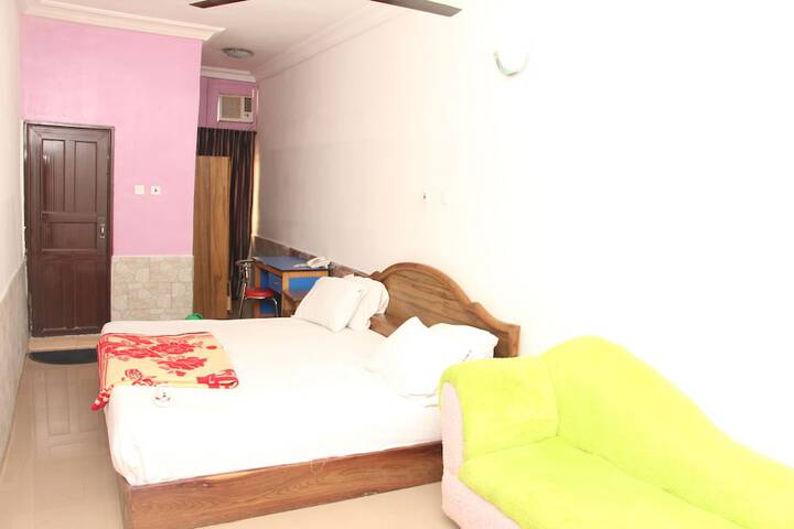 Room 5 of 42
