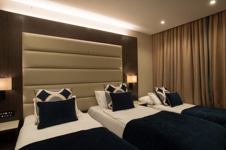 Room 26 of 100
