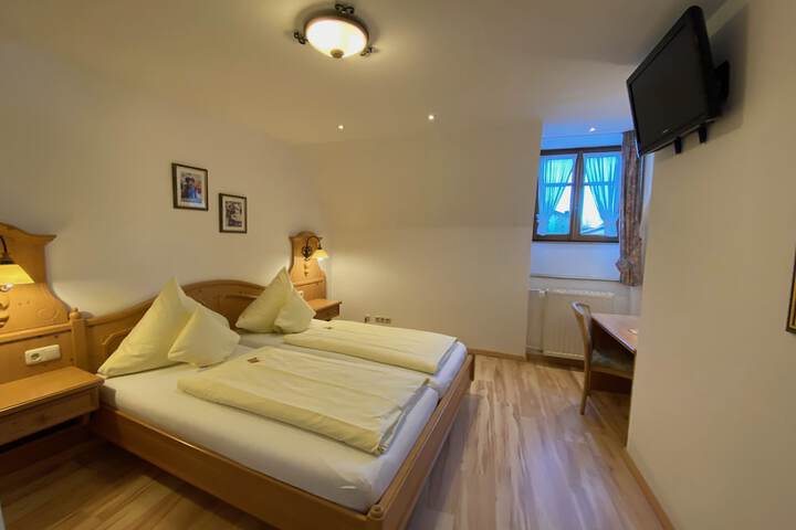 Room 2 of 30