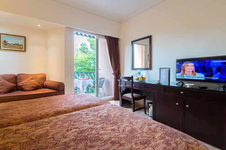 Room 10 of 52