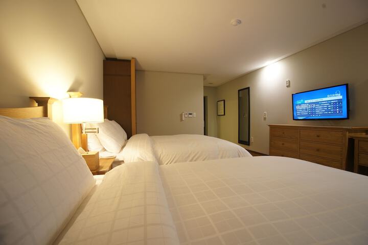 Room 14 of 35