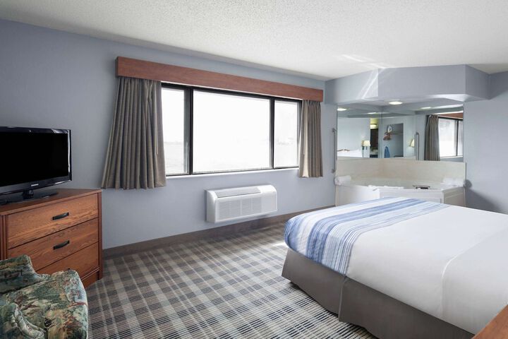 1 King Bed (4 of 34)