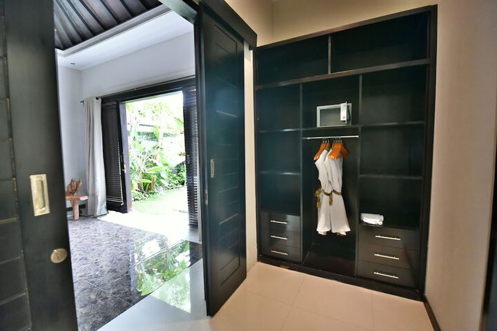 Room 25 of 106
