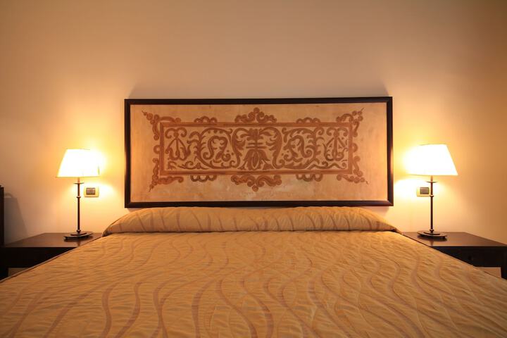 Room 11 of 100