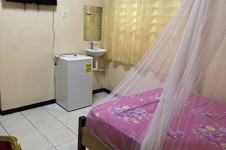 Room 4 of 16