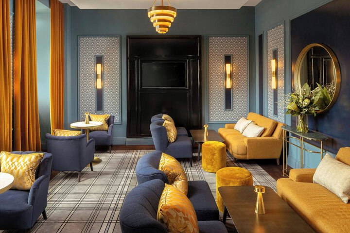 Lounge 55 of 59