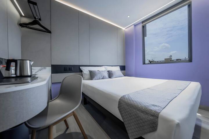 Room 6 of 16