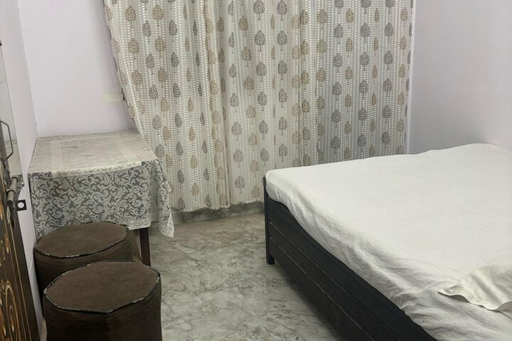 Room 4 of 6