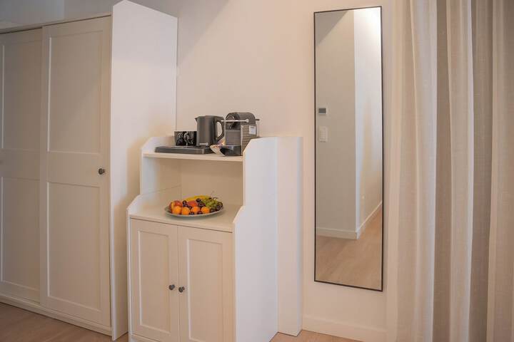 Room 5 of 182