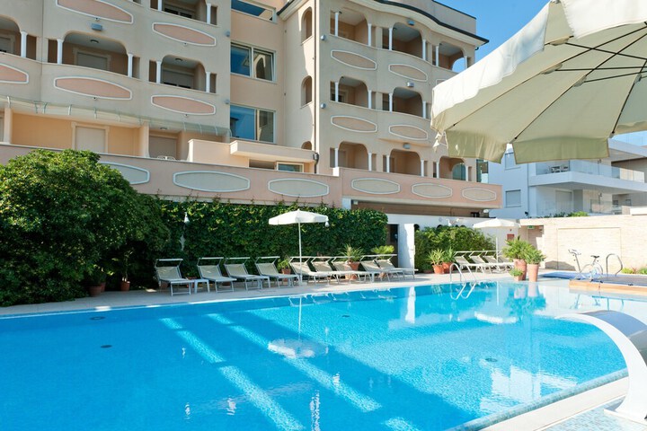 Pool 55 of 78