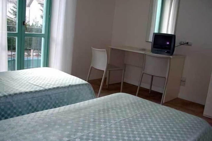 Room 15 of 48