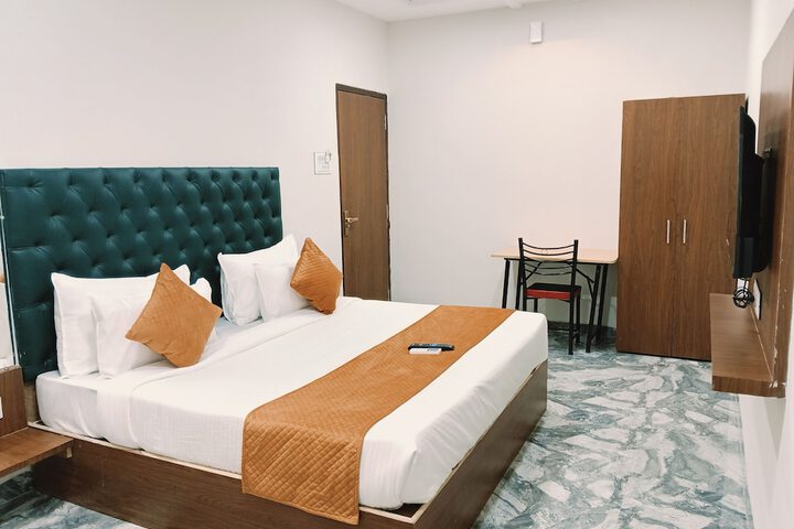Room 11 of 29